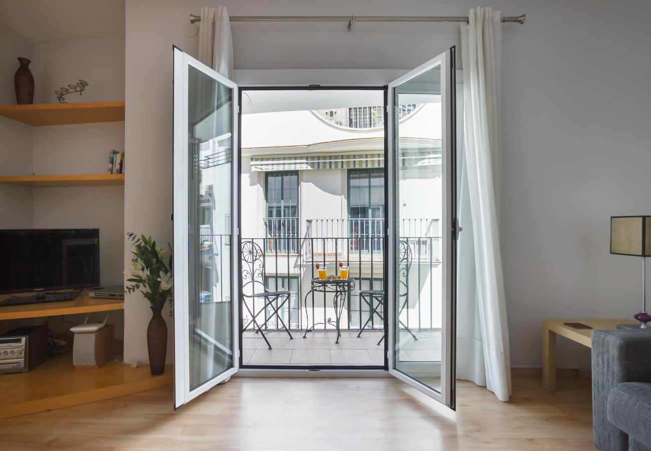 Apartamento en Sitges - FRANCESC Apartment  Balcón de la calle desde el salón.