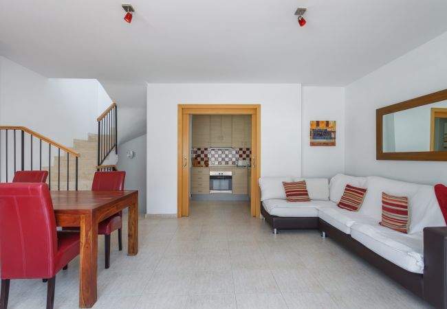 Grand canapé confortable. Appartement à Sitges - HARRY SUN TERRACE