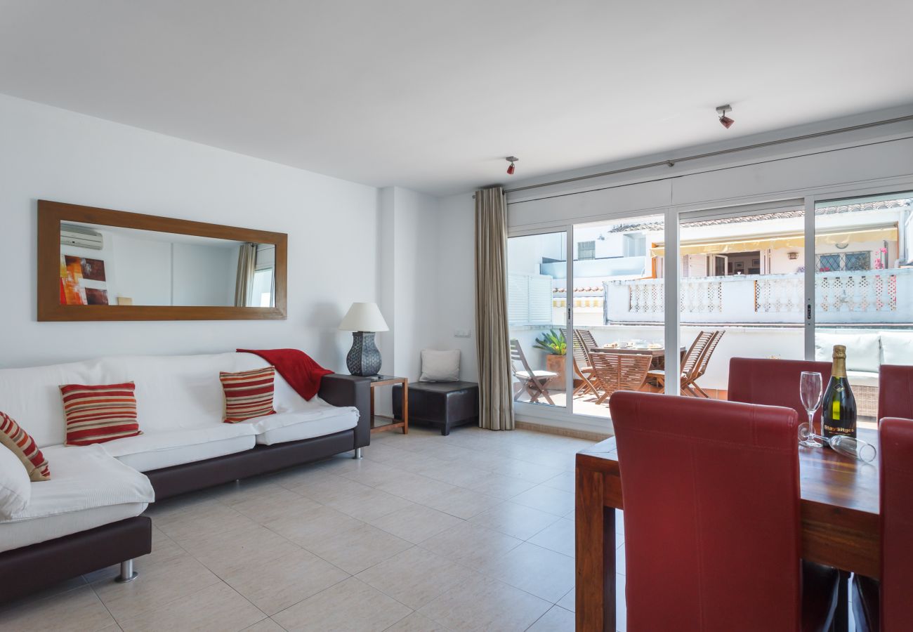 Grand salon avec accès à la terrasse. Appartement à Sitges - HARRY SUN TERRACE