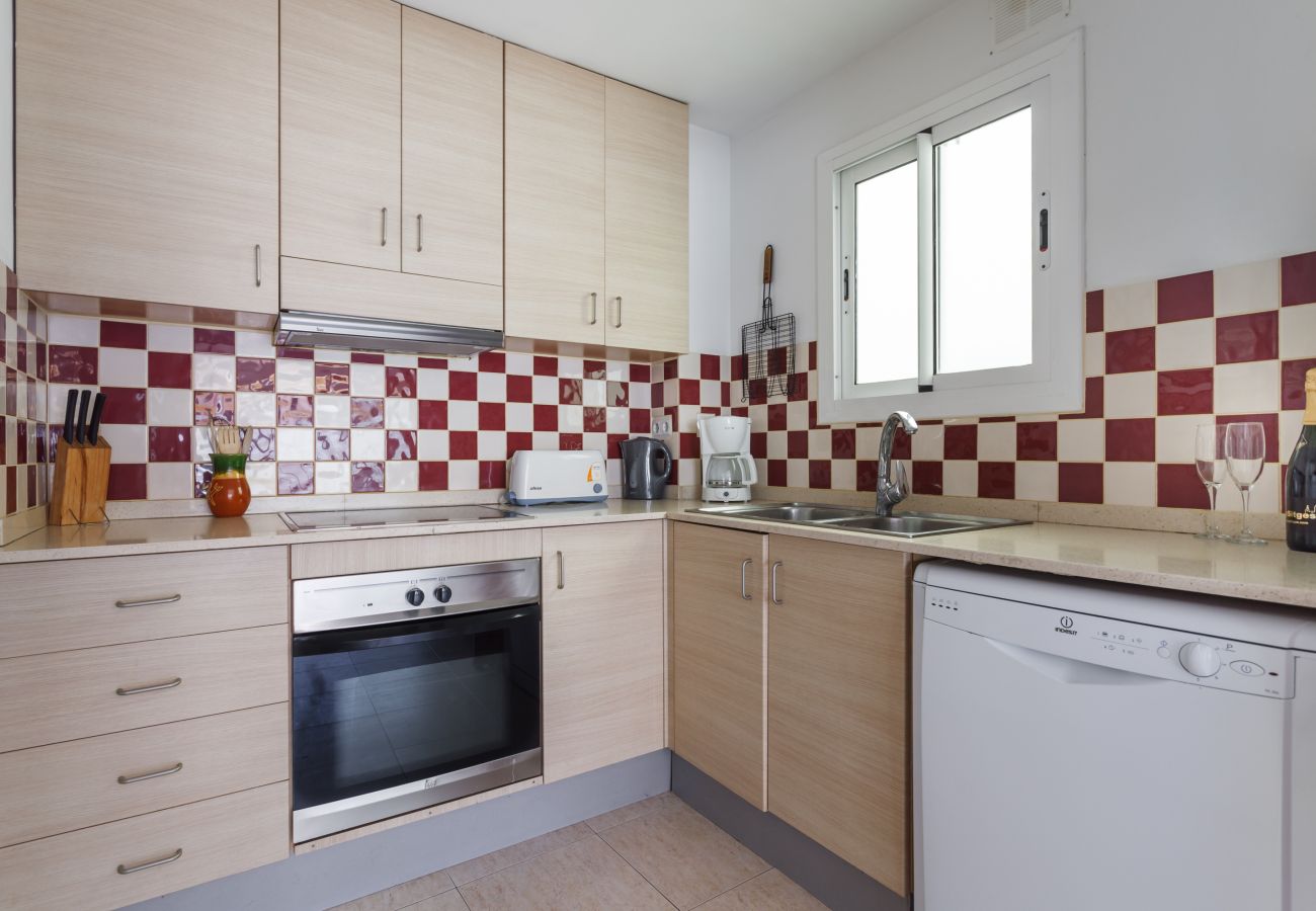 Cuisine carrée classique. Appartement à Sitges - HARRY SUN TERRACE